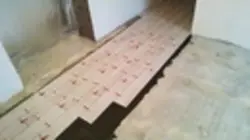 Mətbəx fotoşəkilində isti döşəmə plitələri