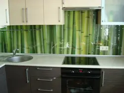 Самоклеющаяся пленка для кухни фартук водоотталкивающая фото