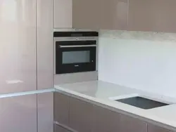 Oshxonadagi fotosuratda pechni o'rnatish variantlari