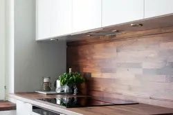 Фартук для деревянной кухни фото в интерьере