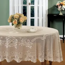 Mətbəx fotoşəkili üçün oval masa üzərində süfrə