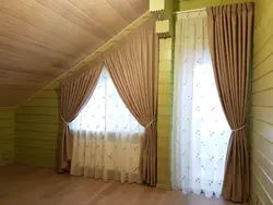 Пардаҳо барои тирезаҳои нишеб дар акс хоб