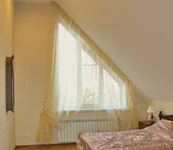 Шторы на скошаныя вокны ў спальні фота