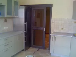 Дарҳои слайд ба ошхона дар сурати Хрущев