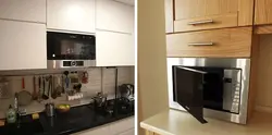 Yuxarı kabinet fotoşəkilində mikrodalğalı mətbəxlər