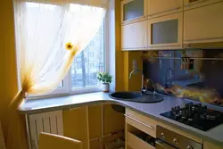 Mətbəxdə Pəncərədə Sink Xruşşov Şəkli
