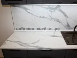 Ас үйдегі скифтік итальяндық мәрмәр үстелдің суреті