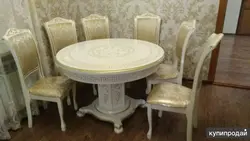 Дагестанскія сталы і крэслы для кухні фота