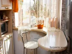 Стол у окна на кухне фото хрущевка