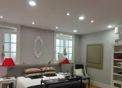 Çilçıraq fotoşəkili olmayan işıqlandırmalı qonaq otağı