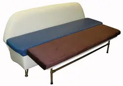 Ұйықтайтын орынның фотосы бар ас үй диван