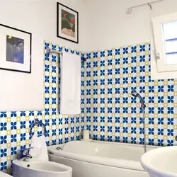 Self-adhesive tiles for bathroom walls photo