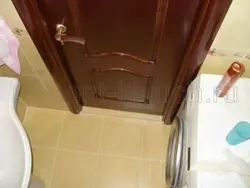 Ліштва на дзверы ў ванным пакоі фота