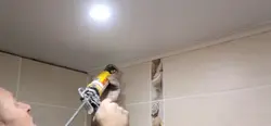 Ліштва для нацяжной столі ў ванным фота