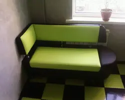 Фото кухонный диванчик для маленькой кухни фото