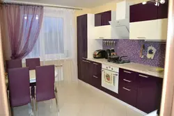 Standart bir mənzildə standart mətbəxin fotoşəkili