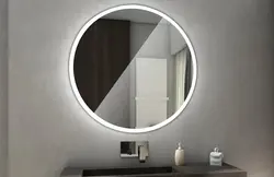 Vanna otağı fotoşəkilində işıqlı dəyirmi güzgü