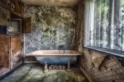 Photo of a bathtub in the kitchen in old houses