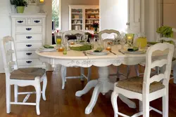 Mətbəx fotoşəkili üçün Provence üslubunda masa