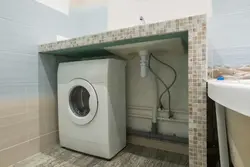 Розетка дар ҳаммом барои акс мошини ҷомашӯӣ