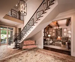 Фото интерьера гостиной с камином и лестницей