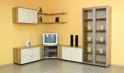 Гардероб кунҷӣ дар меҳмонхона акс барои телевизион