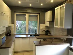 Кухня вдоль окна фото для маленькой кухни