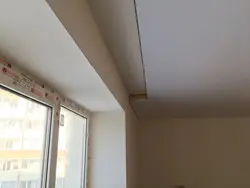 Схаваны карніз для нацяжной столі на кухні фота