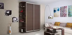Шафа купэ з бакавымі паліцамі ў спальню фота