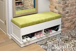 Орындық фотосуреті бар дәліздегі DIY аяқ киім сөресі