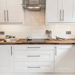 Ошхона яхмос бо countertop чӯбӣ ва акс пешдоман