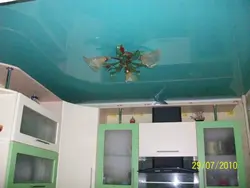 Натяжные потолки на кухню с газовой плитой фото