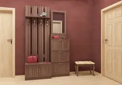 Айна және аяқ киім сөресі және ілгіш фотосуреті бар дәліз