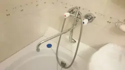 Смеситель из ванны а не из стены фото