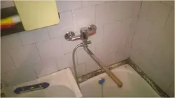 Faucet from the bathtub and not from the wall photo