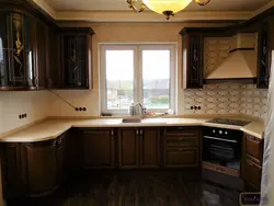 Угловые Кухни В Деревянном Доме С Окном Фото