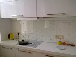 Фартук для кухни из плитки кирпичиком белым фото