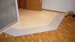 Кіреберістегі плиткалардың ламинатқа көшу фотосуреті