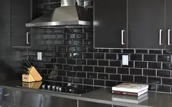 Qora Va Oq Plitkalardan Tayyorlangan Oshxona Apron Fotosurati
