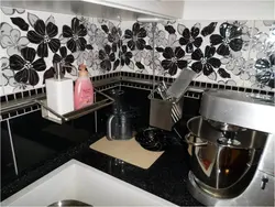 Фартук для кухни фото из плитки черно белый