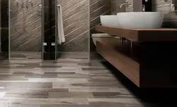 Divarda vanna otağı fotoşəkilində laminat altında plitələr