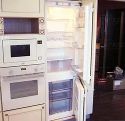 Photo of a kitchen with a pencil case for an oven and microwave