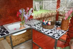 Кухня на даче своими руками из подручных материалов фото