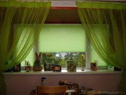 Blinds and tulle on one window photo for the kitchen