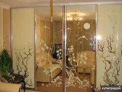 How to close a mirror on a closet in the bedroom with your own hands photo