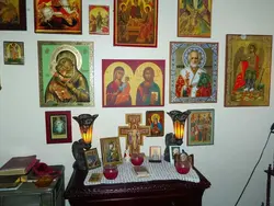 Дар Кадом Гӯша Дар Акси Хоб Нишонаҳоро Дар Хона Меовезанд