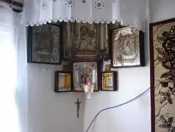 Yataq otağının fotosundakı evdə ikonaları hansı küncdən asırlar