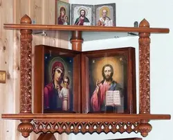 В каком углу вешают иконы в доме в спальне фото