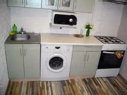 Фота кухні ў хрушчоўцы з халадзільнікам і пральнай машынай фота