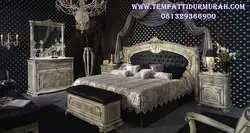 Готический интерьер спальни